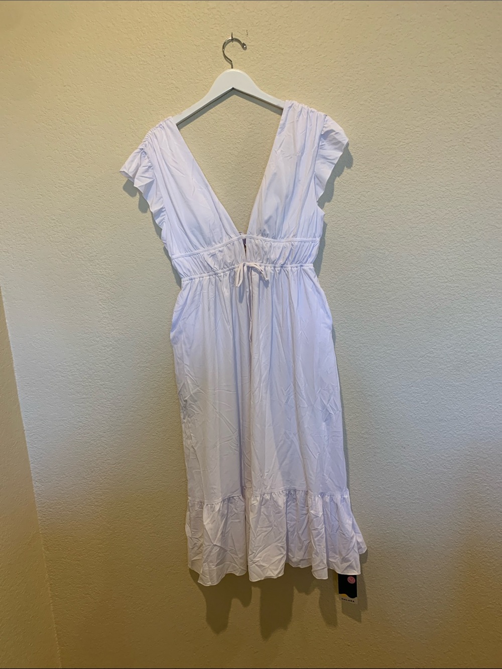 HALARA White Casual Dress with V-Neck